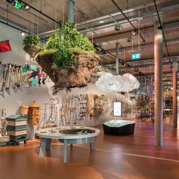 Orange-brown resin museum flooring with exhibitions on the walls and ceiling