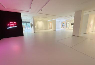 Expansive light grey museum flooring