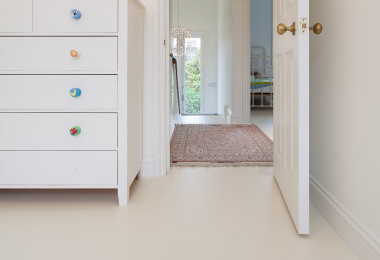 Cream resin residential flooring in bedroom