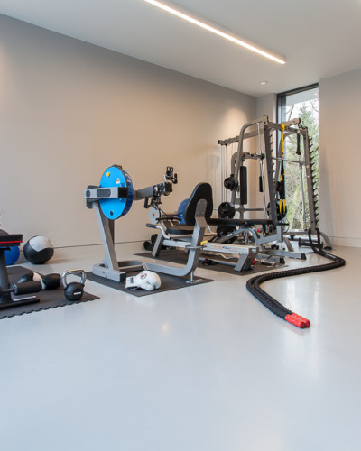 Very light grey resin HealthSphere floor in a gym