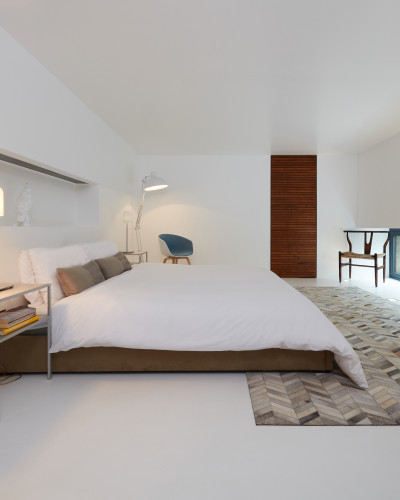 Solid white resin floor in a bedroom